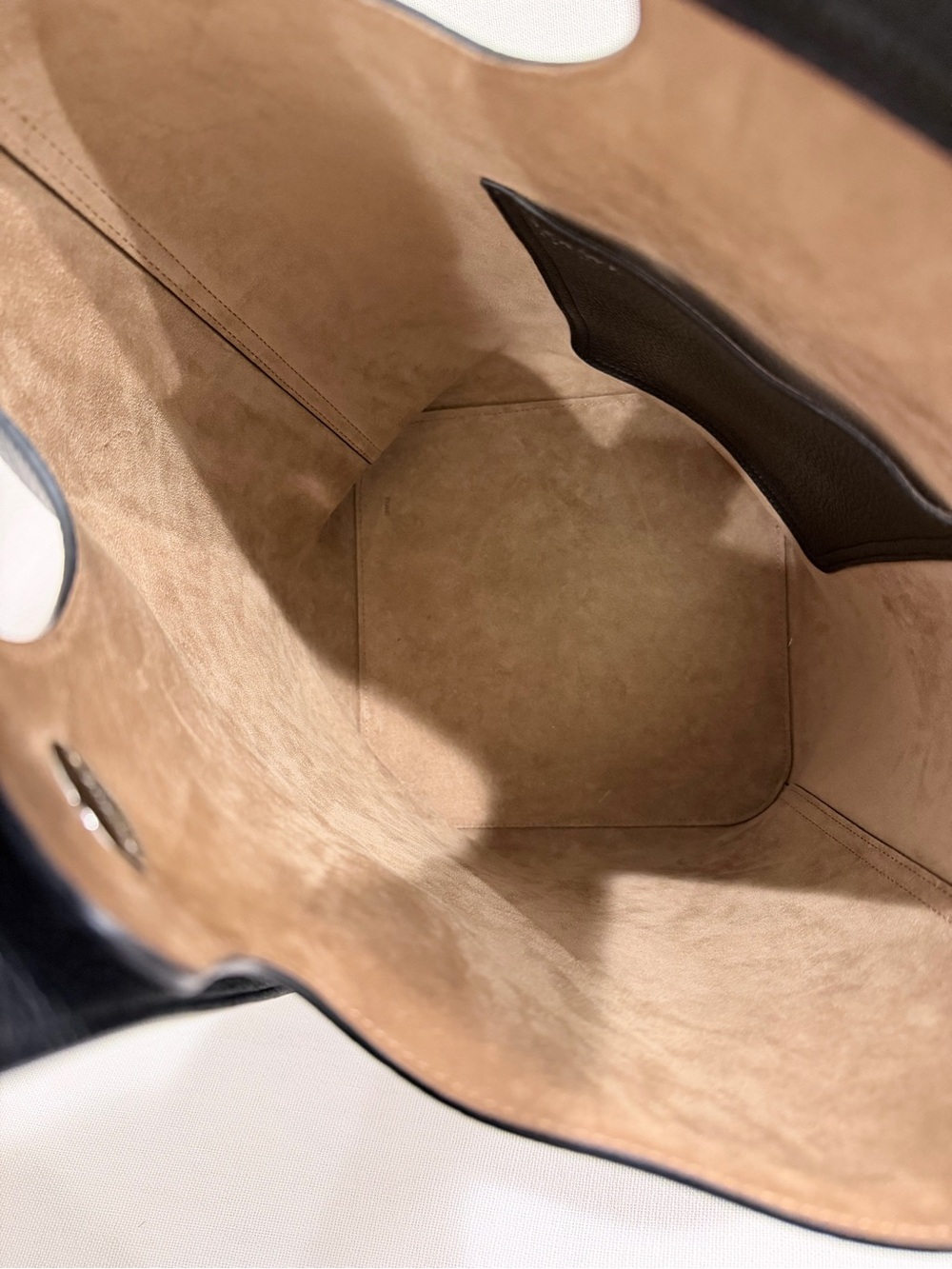 Loewe pebble bucket bag in size large - Picture 4 of 5
